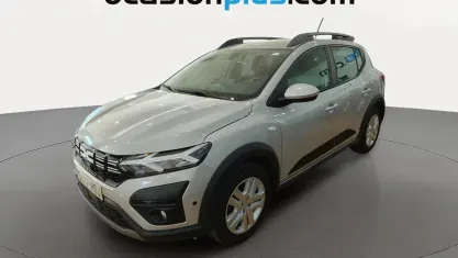Usado Dacia Sandero Expression 91 CV (66 kW) 2024 Gris Utilitario
