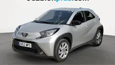 Gris Usado 2024 Toyota Aygo Play Utilitario | 14.078 € (Precio justo)