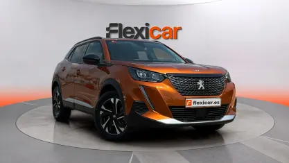 Usado Peugeot 2008 Allure 130 CV (95 kW) 2021 Naranja SUV