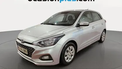 Usado Hyundai i20 75 CV (55 kW) 2019 Gris plata Utilitario