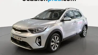 Usado Kia Stonic 100 CV (73 kW) 2024 Gris plata SUV