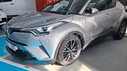 Usado Toyota C-HR Advance 122 CV (89 kW) 2017 Gris / plata SUV