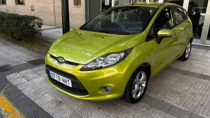 Usado Ford Fiesta Trend 82 CV (60 kW) 2011 Verde Berlina