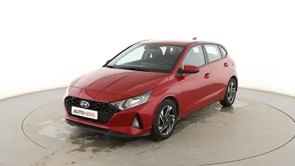 Usado Hyundai i20 101 CV (74 kW) 2021 Rojo Utilitario