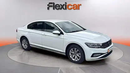 Usado VW Passat 150 CV (110 kW) 2021 Blanco Berlina