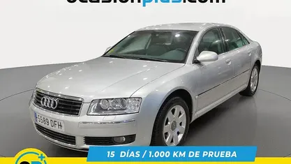 Usado Audi A8 335 CV (246 kW) 2004 Gris plata Berlina