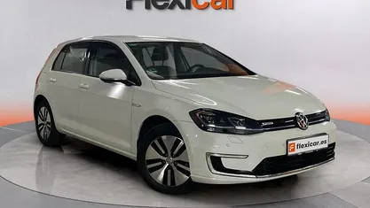 Blanco Usado 2018 VW Golf Berlina | 12.490 €