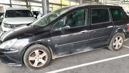 Usado Peugeot 307 107 CV (78 kW) 2004 Gris Familiar