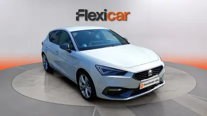 Usado Seat Leon FR 116 CV (85 kW) 2025 Blanco Berlina