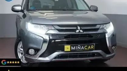 Usado Mitsubishi Outlander P-HEV 203 CV (149 kW) 2016 Gris Pickup/Camioneta