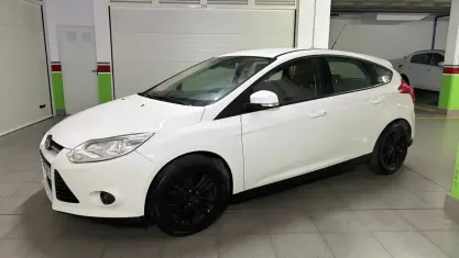 Usado Ford Focus Trend 100 CV (73 kW) 2013 Blanco