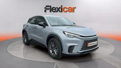 Usado Lexus LBX 136 CV (100 kW) 2025 Gris SUV