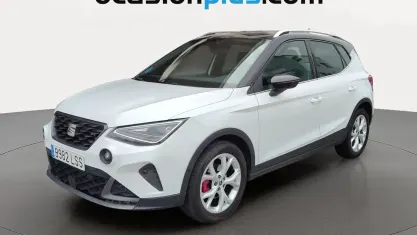 Usado Seat Arona FR 110 CV (80 kW) 2021 Blanco SUV