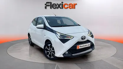 Usado Toyota Aygo x-style 72 CV (52 kW) 2020 Blanco Utilitario