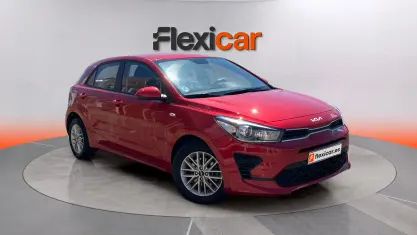 Usado Kia Rio 101 CV (74 kW) 2021 Rojo Berlina