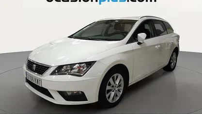 Usado Seat Leon Style 130 CV (95 kW) 2019 Blanco Monovolumen