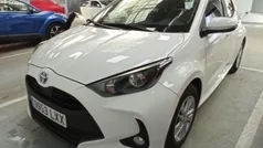 Blanco Usado 2022 Toyota Yaris Hybrid Active Berlina | 20.990 € (Precio justo)