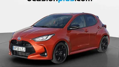 Usado Toyota Yaris Hybrid Plus 116 CV (85 kW) 2022 Naranja Utilitario