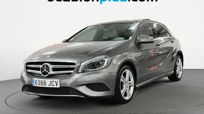 Usado Mercedes A180 Style 109 CV (80 kW) 2015 Gris Utilitario
