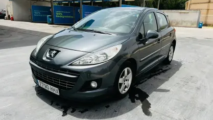 Usado Peugeot 207 Active 92 CV (67 kW) 2012 Gris Utilitario