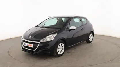 Usado Peugeot 208 68 CV (50 kW) 2015 Negro Utilitario