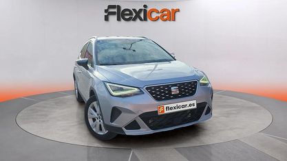 Usado Seat Arona Xperience 110 CV (80 kW) 2022 Gris SUV
