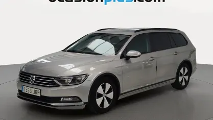 Usado VW Passat 120 CV (88 kW) 2016 Gris plata Familiar
