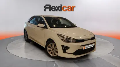Usado Kia Rio 101 CV (74 kW) 2023 Blanco Berlina