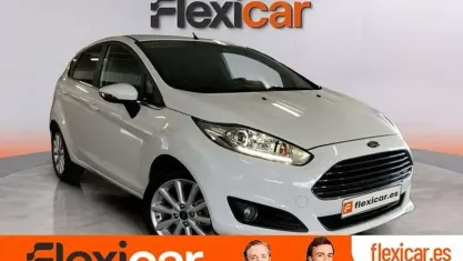 Usado Ford Fiesta Trend 101 CV (74 kW) 2016 Blanco Utilitario