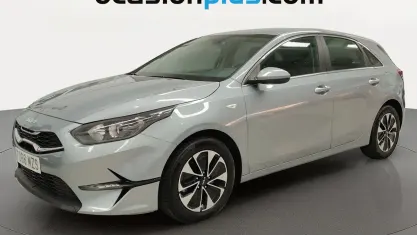 Usado Kia Ceed 101 CV (74 kW) 2025 Gris plata Utilitario