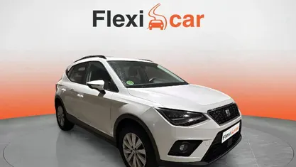 Usado Seat Arona Style 110 CV (80 kW) 2021 Blanco SUV