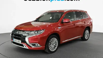 Używany Mitsubishi Outlander P-HEV 224 KM (164 kW) 2019 Czerwony SUV