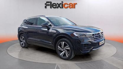 Käytetty VW Touareg R-line 286 HP (210 kW) 2019 Musta Katumaasturi