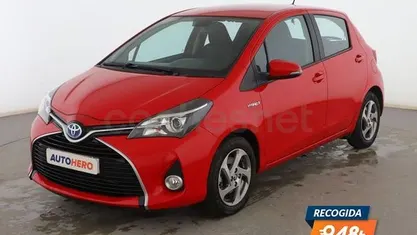 Usado Toyota Yaris Hybrid Active 101 CV (74 kW) 2015 Rojo Berlina