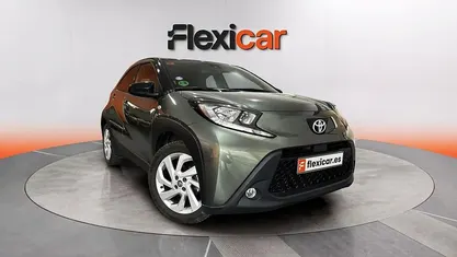 Usado Toyota Aygo X Play 72 CV (52 kW) 2022 Gris SUV