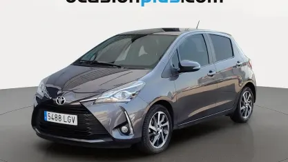 Usado Toyota Yaris 111 CV (81 kW) 2020 Gris Utilitario