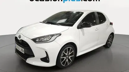 Usado Toyota Yaris Hybrid Style 116 CV (85 kW) 2022 Blanco Utilitario