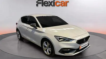 Usado Seat Leon Style 110 CV (80 kW) 2022 Blanco Berlina