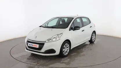 Usado Peugeot 208 Access 82 CV (60 kW) 2016 Blanco Utilitario
