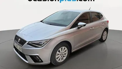 Usado Seat Ibiza Style Plus 110 CV (80 kW) 2021 Gris plata Utilitario
