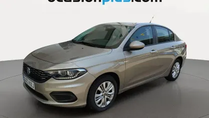 Usado Fiat Tipo Easy 95 CV (69 kW) 2019 Beige Berlina