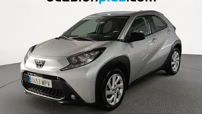 Gris Usado 2024 Toyota Aygo X Play SUV | 12.623 € (Precio justo)