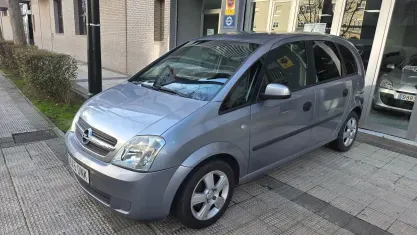 Usado Opel Meriva Enjoy 70 CV (51 kW) 2005 Gris / plata Monovolumen