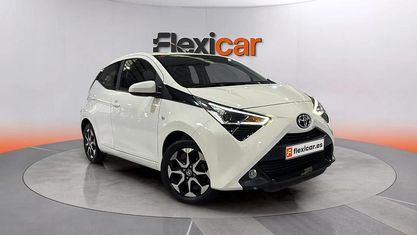 Używany Toyota Aygo X-play 72 KM (52 kW) 2021 Biały Hatchback