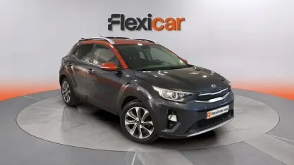 Käytetty Kia Stonic 120 HP (88 kW) 2018 Harmaa Katumaasturi