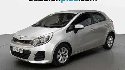 Usado Kia Rio 75 CV (55 kW) 2016 Gris plata Utilitario