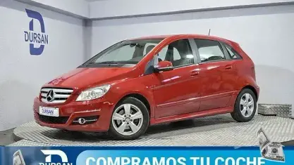 Usado Mercedes B180 109 CV (80 kW) 2009 Rojo Monovolumen