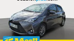 Gris Usado 2017 Toyota Yaris Active Utilitario | 14.390 € (Precio justo)