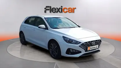 Usado Hyundai i30 120 CV (88 kW) 2021 Blanco Berlina