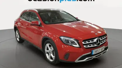 Usado Mercedes GLA180 122 CV (89 kW) 2019 Rojo SUV